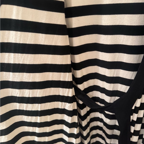 Liz Lange Black and Cream Striped Dress.
Vintage now! Size 3 Maternity = M/L - Picture 10 of 13